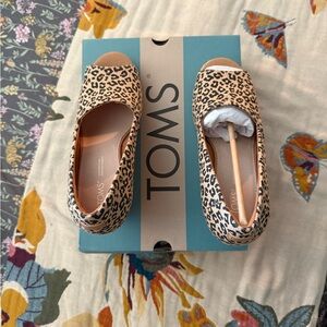TOMS Women's Tan Leopard Espadrilles
